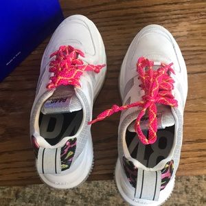 P448 sneakers. Made in Italy. Quality shoe, white with silver tongue.